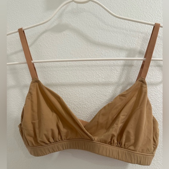 Skims Crossiver Fits Eveeybody Bralettes. Selling as a set! Regularly 40 each . - Picture 2 of 8